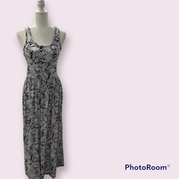 Michael Kors Pompano Palm Leaf Back Twist Maxi. - Picture 9 of 9